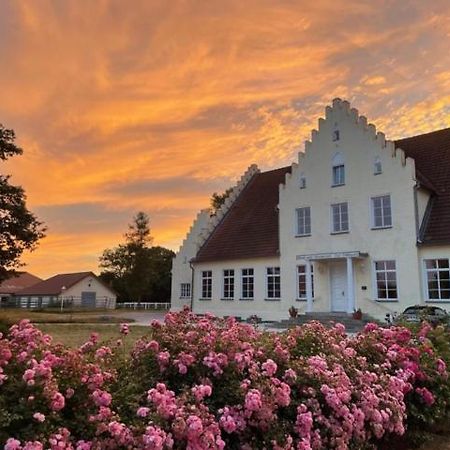 Boutique Hotel Gut Tribbevitz Neuenkirchen auf Rugen Luaran gambar