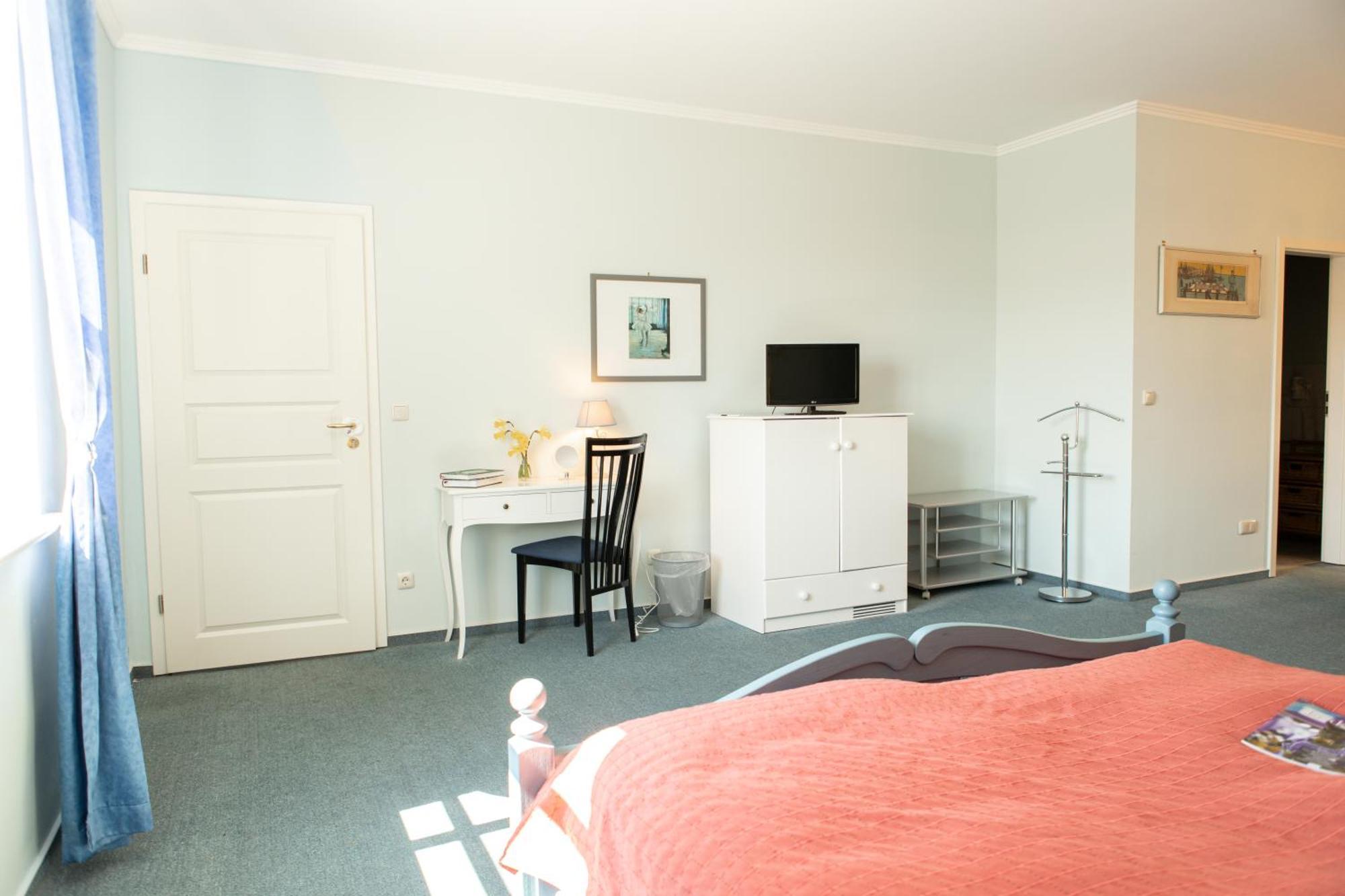Boutique Hotel Gut Tribbevitz Neuenkirchen auf Rugen Luaran gambar