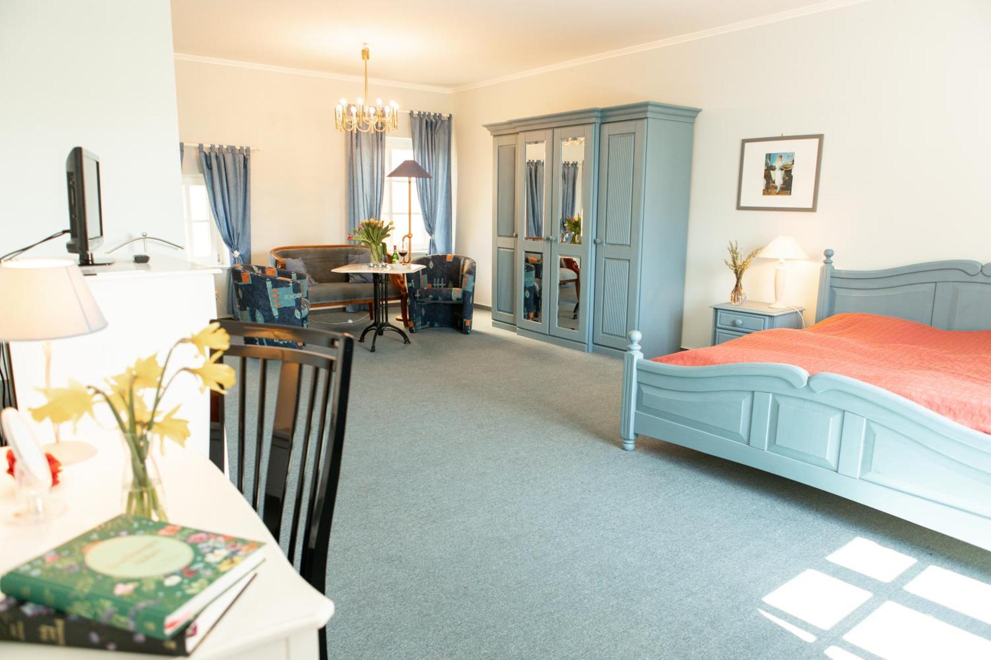 Boutique Hotel Gut Tribbevitz Neuenkirchen auf Rugen Luaran gambar